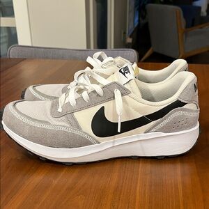 Like New Nike Waffle Nav Men's 9.5 Black and Cream Sneakers